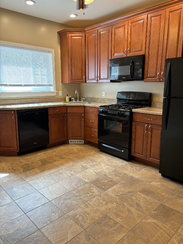 Photo - 158 Dryden Way