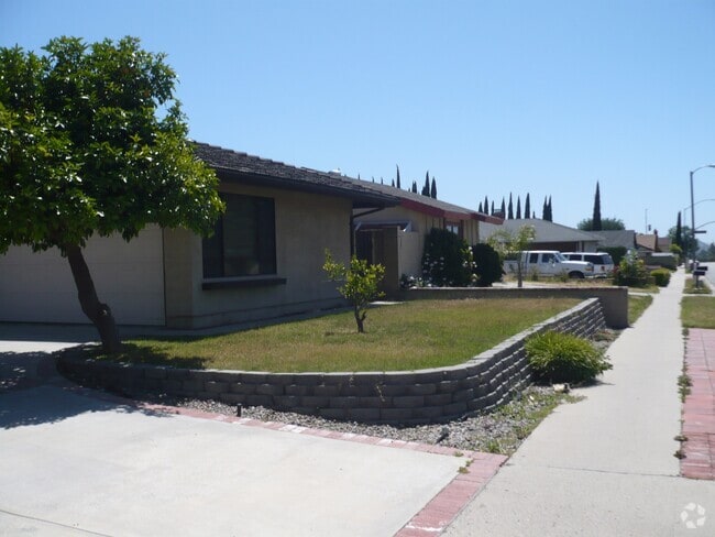 Building Photo - 2264 Cochran St Rental