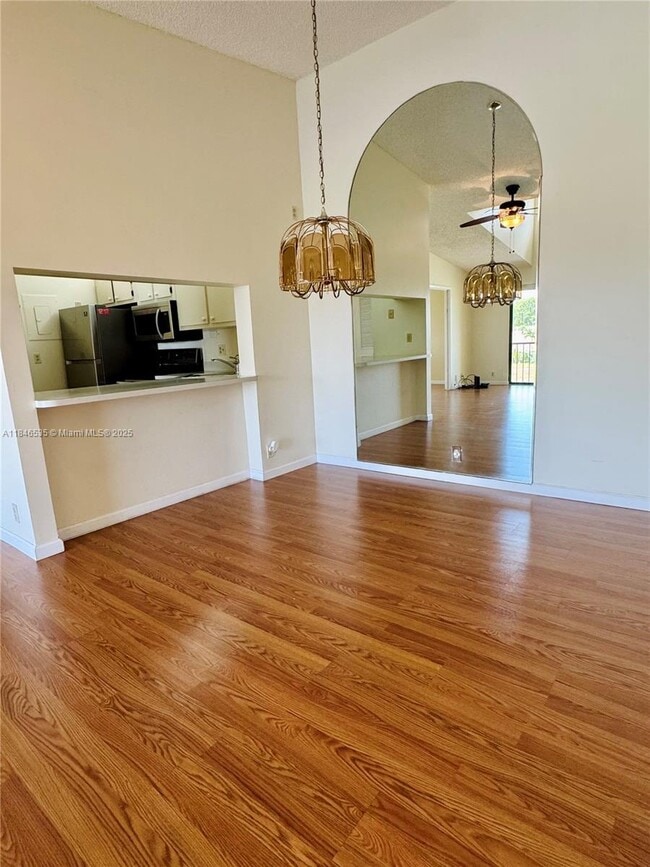 Photo - 806 Sky Pine Way Unidad H3