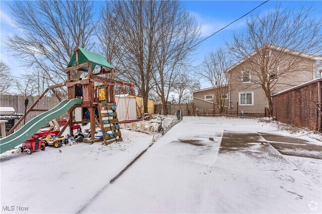 Building Photo - 3746 W 140th St Unit 2/UP Rental