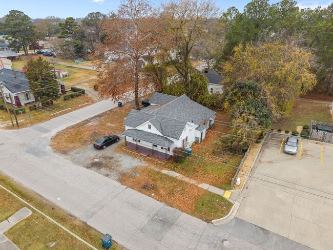 Photo - Newly Renovated 2 bed 1 bath!