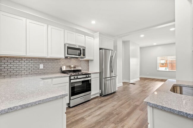 Building Photo - Amazing 5 bedroom home in Beechview available July 1!