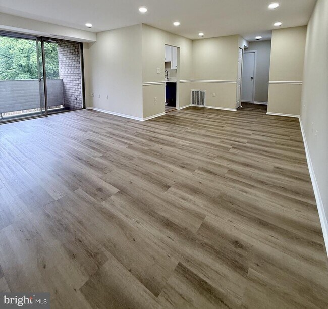 Photo - 5608 Bloomfield Dr Unit 201