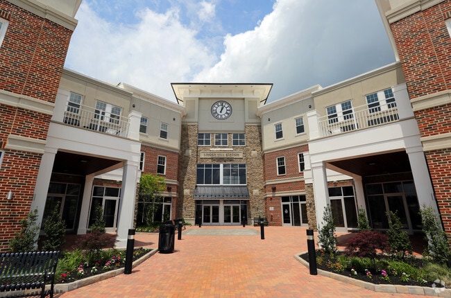 Linden Hill Station Apartments and Townhomes