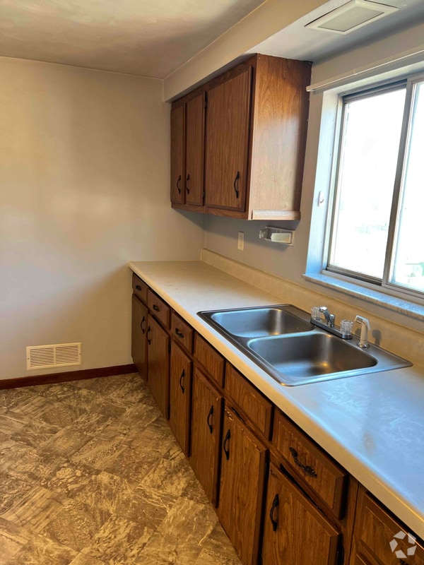 Building Photo - 569 Pike St Rental