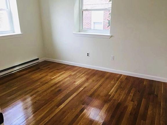 Building Photo - 104 Trowbridge St Unit 4