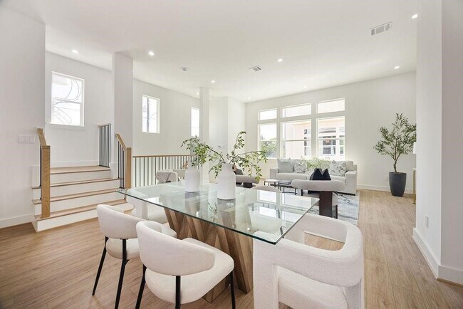 Photo - 1713 Mary St