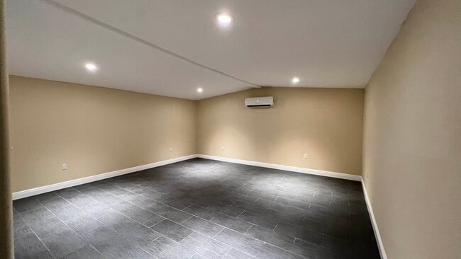 Studio - 2730 NW 170th St