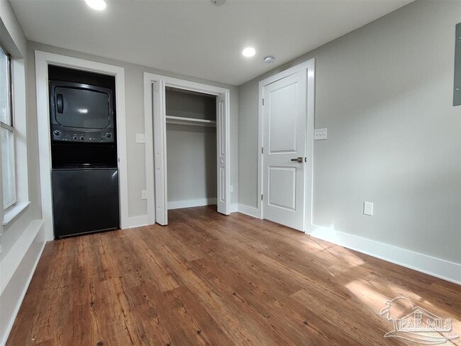 Photo - 6 W De Soto St