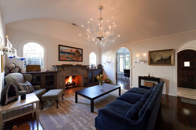 Photo - 6 Bed 5 Bath House with Fully Converted Co...
