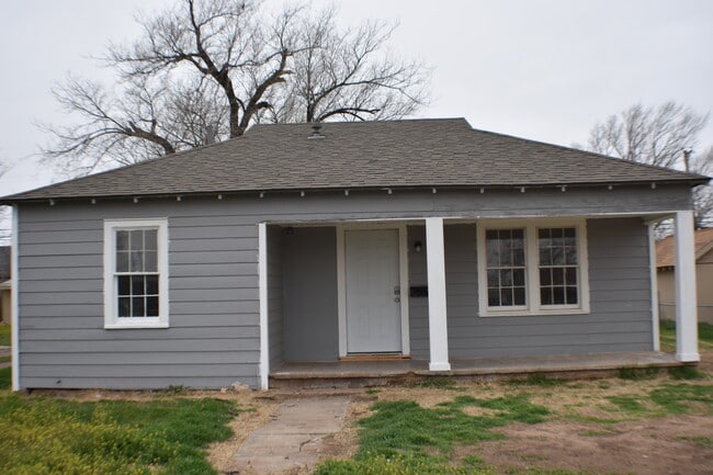 Building Photo - 3806 S Taylor St