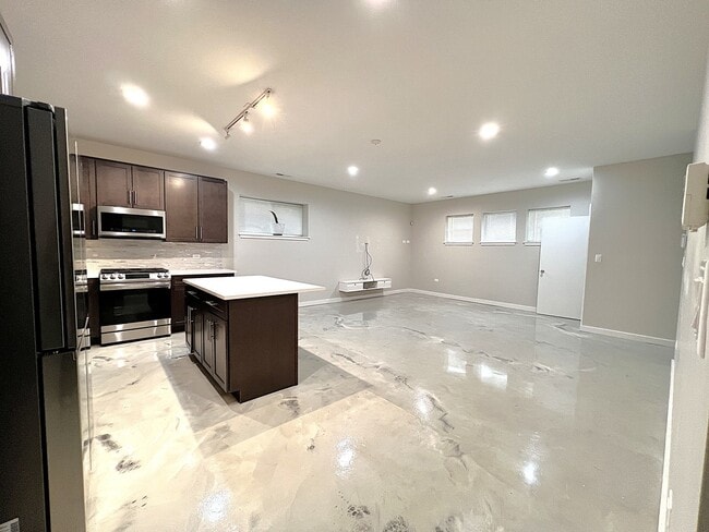 Photo - 4853 W Nelson St