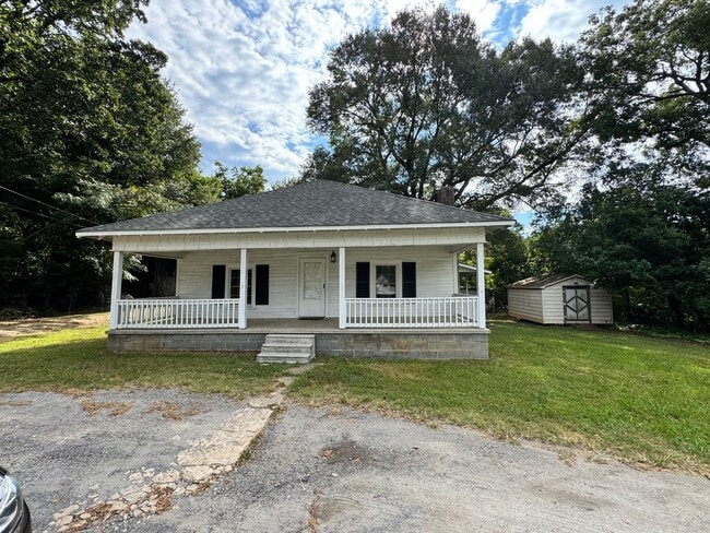 Photo - 2 or 3/1 in Grover, NC really located in E...