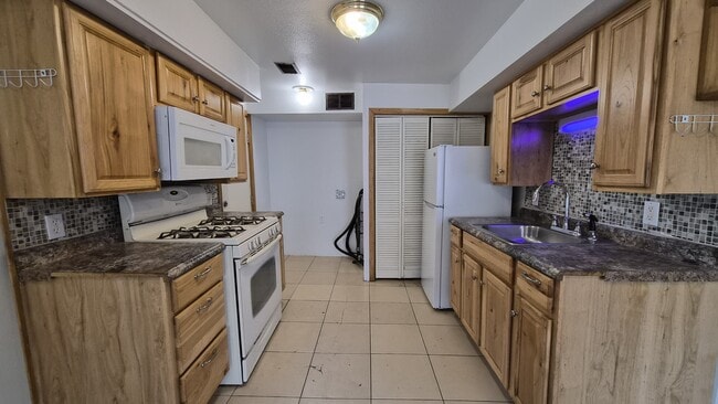 Photo - 855 Detroit Ave