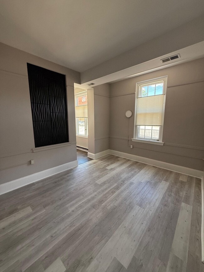 Photo - 18 W 27th St
