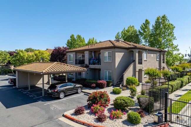 Vista alternativa del edificio - Bella Rose Villas