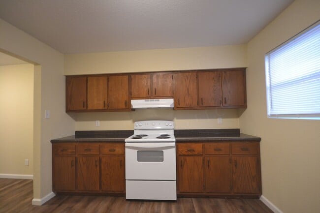 Building Photo - Pike Apartments Unit D