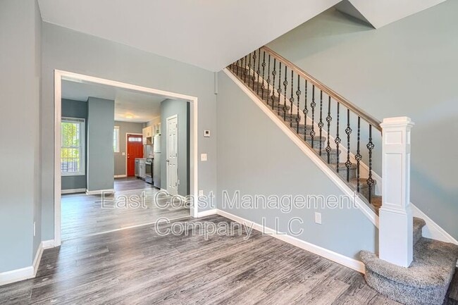 Photo - 2408 Llewelyn Ave