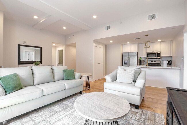 Building Photo - 1050 Annunciation St Unit ID1272300P Rental