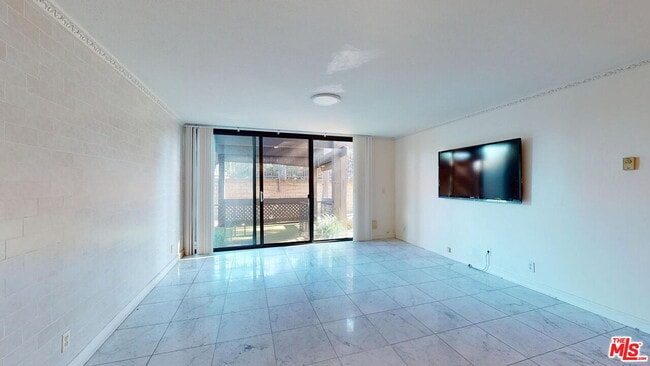 Building Photo - 7777 W 91st St Unit E1145