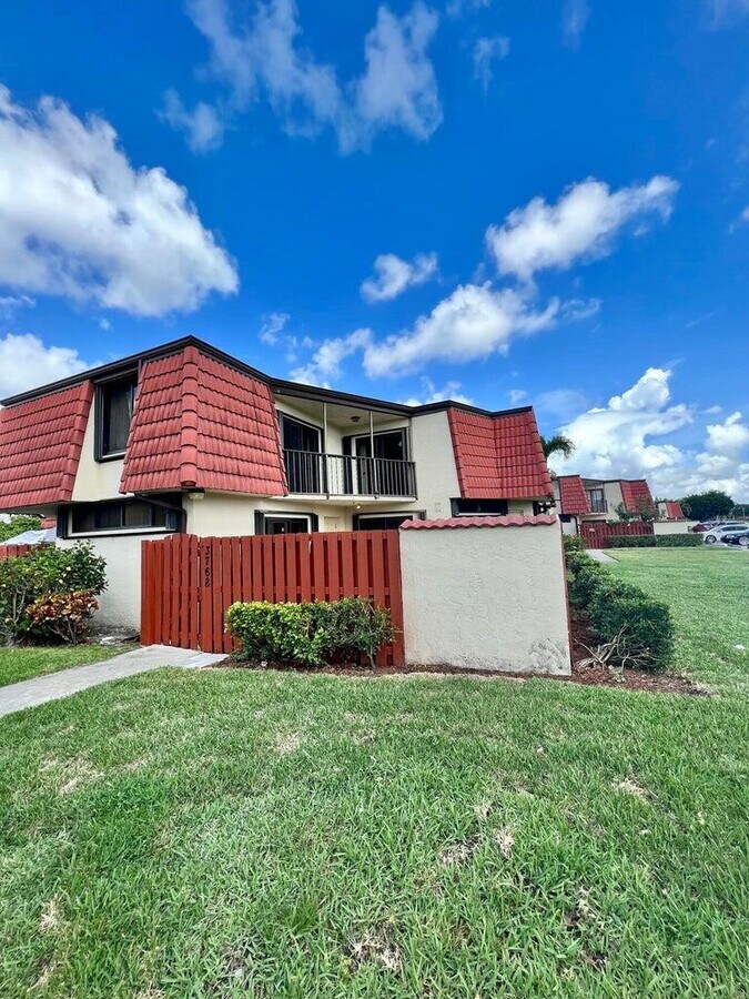 Photo - 3768 Victoria Dr