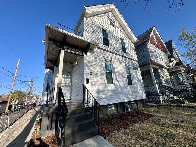 Building Photo - Large Open Concept 5BR/2BA Rent to Own Home with Office