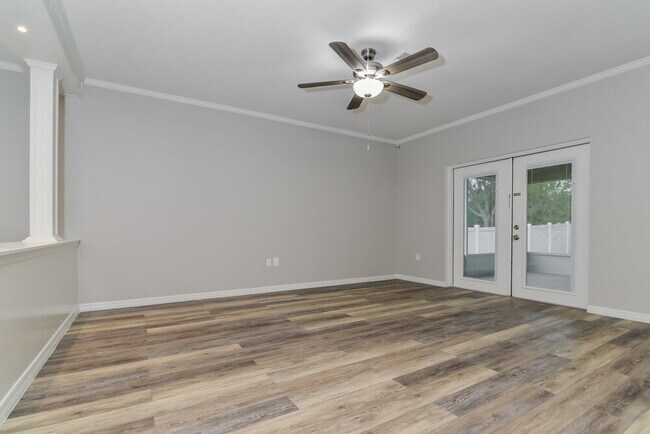 Photo - 2111 Waseca Ln