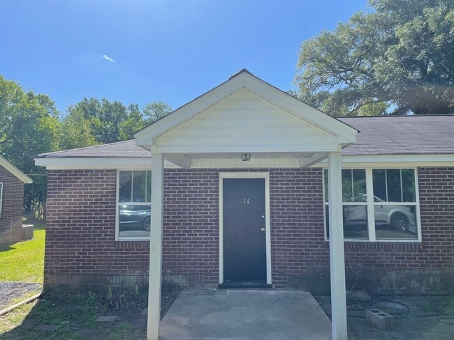 Building Photo - 932/934Woodlawn Unit 934