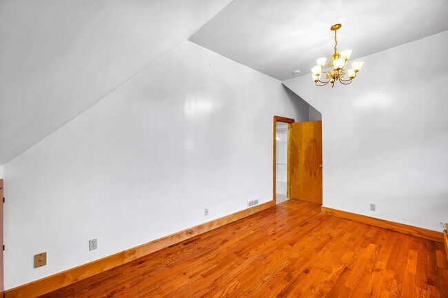 Photo - 443 W High St