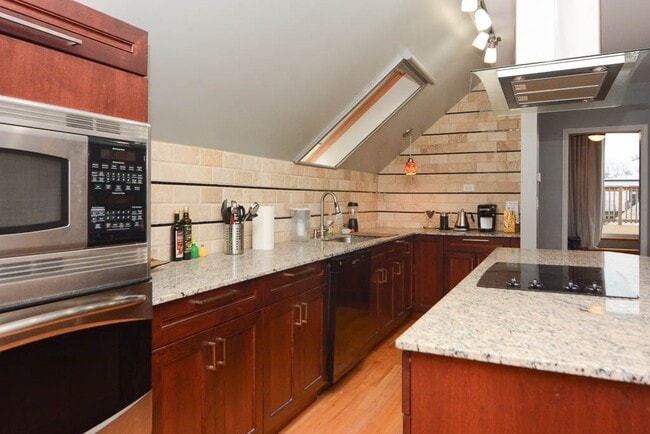 Photo - 947 N Winchester Ave Unidad M07H