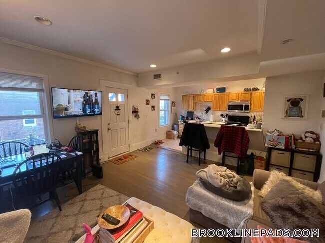 1404 Beacon St Unit 3
