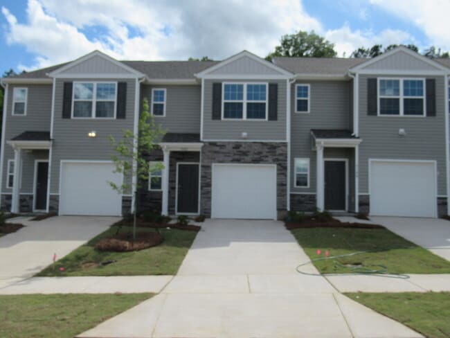 Photo - New Townhome for Rent in Lincolnton!