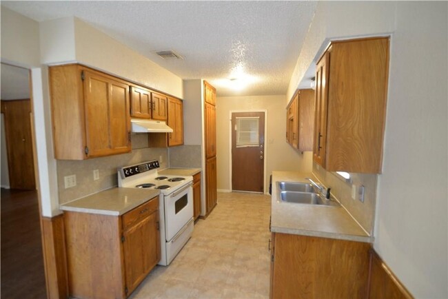 3 bedroom home over 1300 sqft! - 3 bedroom home over 1300 sqft!