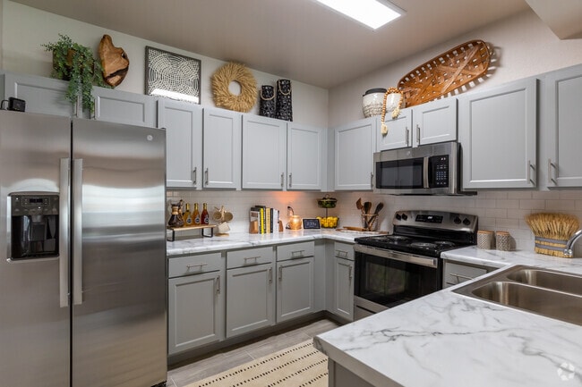 2BR, 2BA-1050SF