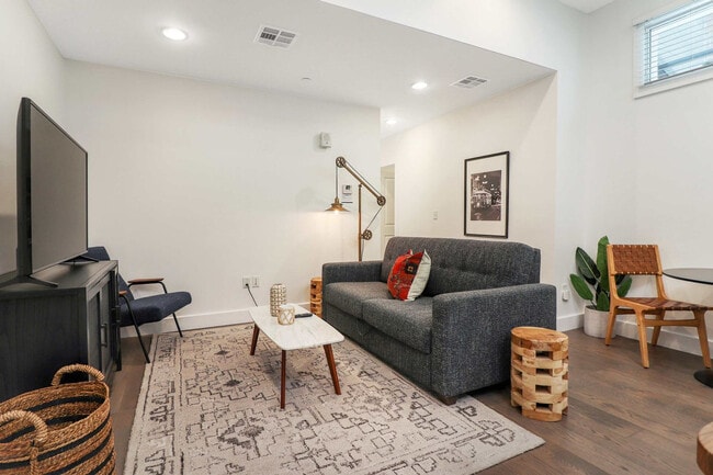 Building Photo - 127 Carondelet St Rental