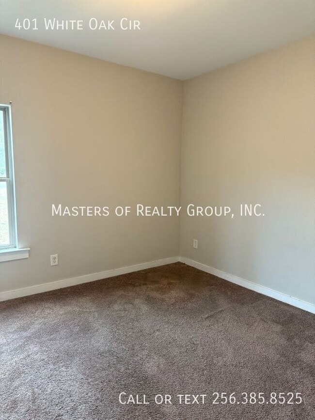 Photo - 401 White Oak Cir