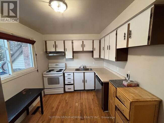 Photo - 52 Dana Crescent