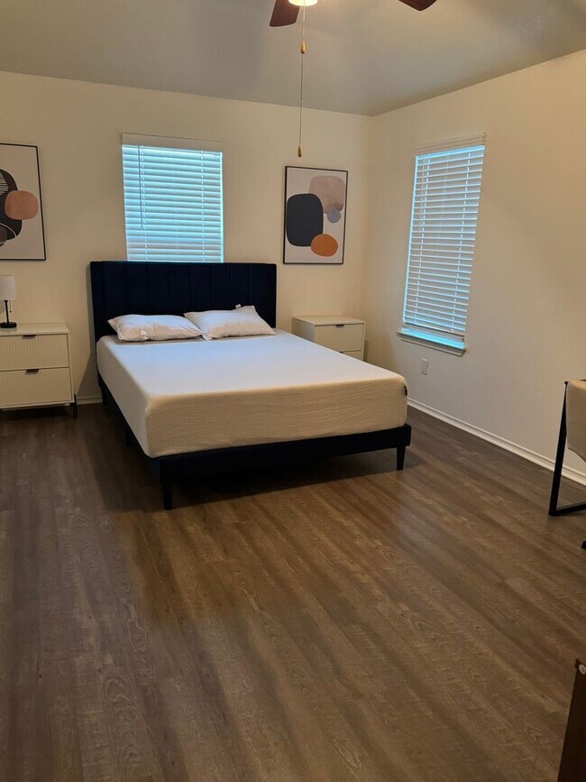 Photo - 5 Bedroom, 2.5 bath in Killeen