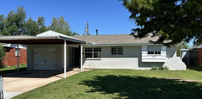 Photo - 915 W Main St Casa