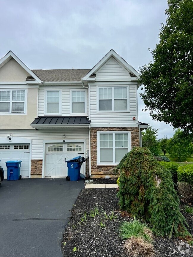 Building Photo - Stunning 3-Bedroom Townhome with Loft in W...
