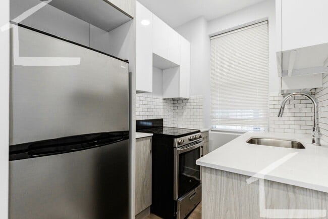 Building Photo - Sunny Studio Heat and Hot Water Included