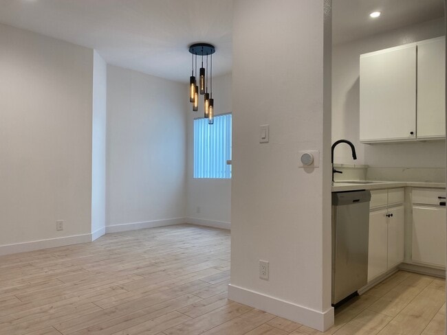 Photo - 1212 N Gower St