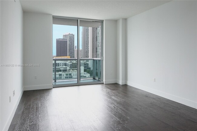 Photo - 333 NE 24th St Unidad 1604