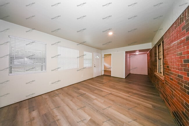 Photo - 2401 N Key Blvd