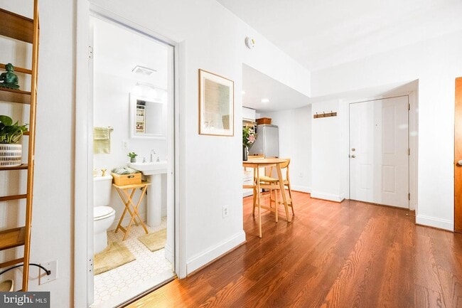 Photo - 1701 16th St NW Unidad 204