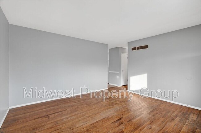 Photo - 1455 Redman Blvd