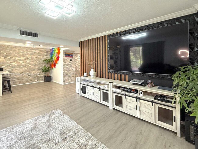 Photo - 4160 Inverrary Dr Unit 212