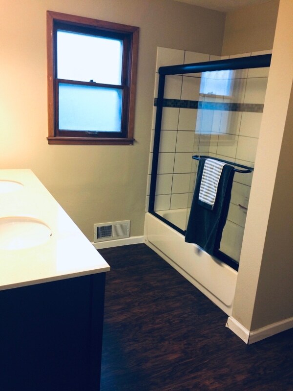 Photo - 69111 Lyman St