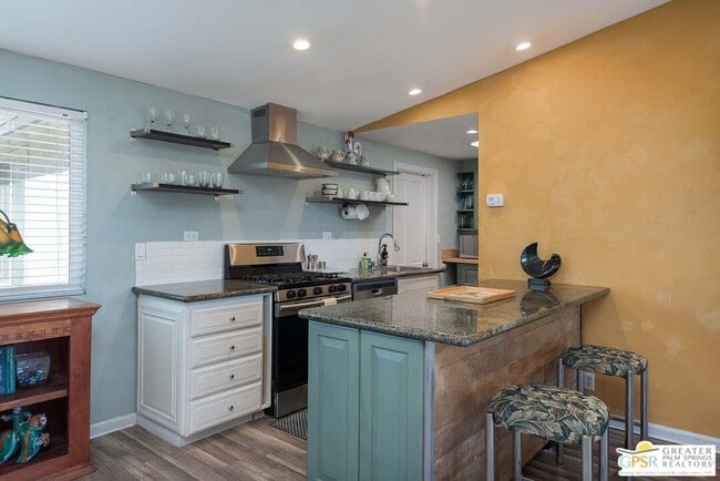 Photo - 2072 Arnico St
