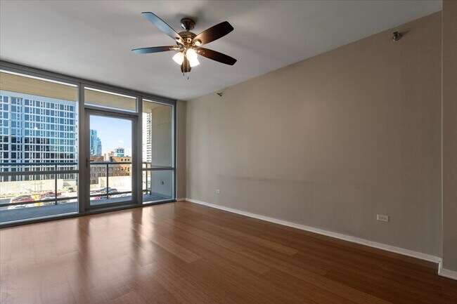 Building Photo - 123 S Green St Unit 802B